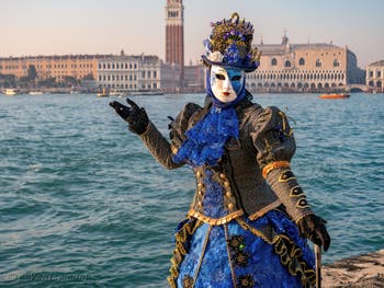 Distinction et prestance à San Giorgio Maggiore, Masques et costumes du Carnaval de Venise