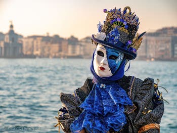 Distinction et prestance à San Giorgio Maggiore, Masques et costumes du Carnaval de Venise