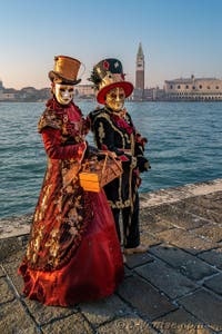 Masques et costumes du Carnaval de Venise, Cartes, couture et beauté à San Giorgio Maggiore
