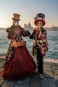 Masques et costumes du Carnaval de Venise, Cartes, couture et beauté à San Giorgio Maggiore