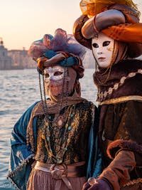 Masques et costumes du Carnaval de Venise, Soie et perles à San Giorgio Maggiore 