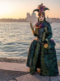 Masques et costumes du Carnaval de Venise, Dame à la palme d'or à San Giorgio Maggiore