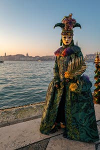 Masques et costumes du Carnaval de Venise, Dame à la palme d'or à San Giorgio Maggiore