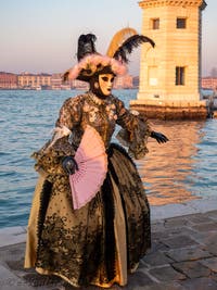 Masques et costumes du Carnaval de Venise, Charme et raffinement à San Giorgio Maggiore 