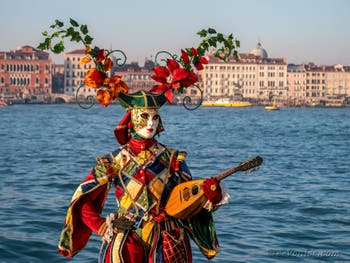 Masques et costumes du Carnaval de Venise, Ménestrel à San Giorgio Maggiore