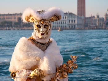Masques et costumes du Carnaval de Venise, La dame à l'orchidée à San Giorgio Maggiore