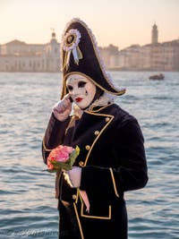 Masques et costumes du Carnaval de Venise, Amoureux éploré à San Giorgio Maggiore