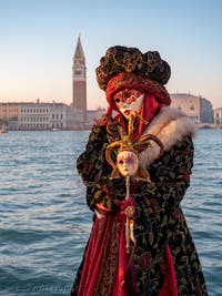 Masques et costumes du Carnaval de Venise, La Dame au Fou à San Giorgio Maggiore