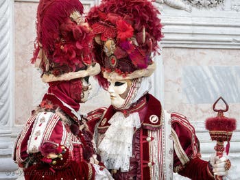 Masques et Costumes du Carnaval de Venise, Rouge Passion pour la Noblesse de Coeur, sur le Campo San Zaccaria.