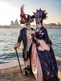 Masques et Costumes du Carnaval de Venise : Elegance et Distinction sur l'île de San Giorgio Maggiore