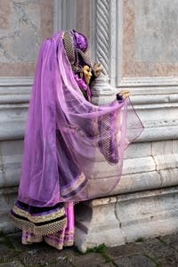 Les costumés du carnaval de Venise devant l'église San Zaccaria.