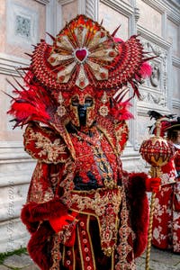 Les costumés du carnaval de Venise devant l'église San Zaccaria.