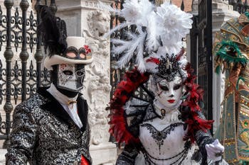 Les costumés du carnaval de Venise sur le Campo de l'Arsenal de Venise.