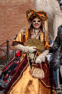 Les costumés du carnaval de Venise sur le Campo de l'Arsenal de Venise.