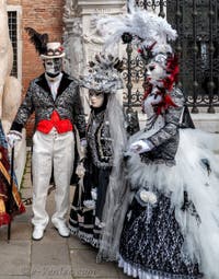 Les costumés du carnaval de Venise sur le Campo de l'Arsenal de Venise.