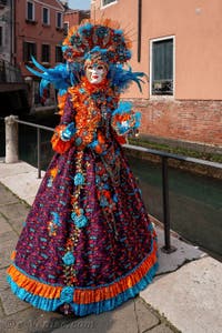 Les costumés du carnaval de Venise sur le Campo San Martin.