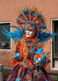 Les costumés du carnaval de Venise sur le Campo San Martin.