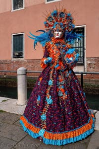 Les costumés du carnaval de Venise sur le Campo San Martin.