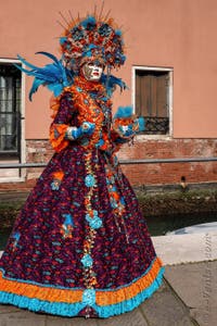 Les costumés du carnaval de Venise sur le Campo San Martin.