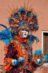 Les costumés du carnaval de Venise sur le Campo San Martin.