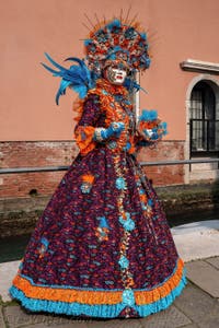 Les costumés du carnaval de Venise sur le Campo San Martin.