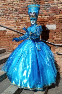 Les costumés du carnaval de Venise sur le Campiello Barbaro.