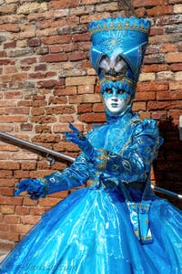 Les costumés du carnaval de Venise sur le Campiello Barbaro.