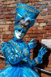 Les costumés du carnaval de Venise sur le Campiello Barbaro.