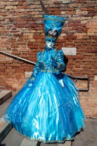 Les costumés du carnaval de Venise sur le Campiello Barbaro.