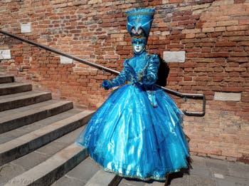 Les costumés du carnaval de Venise sur le Campiello Barbaro.