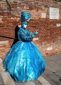 Les costumés du carnaval de Venise sur le Campiello Barbaro.