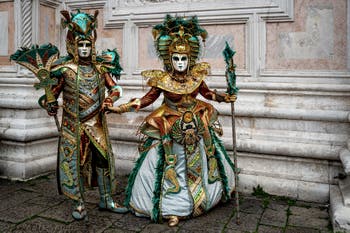 La parade des costumés du carnaval de Venise 2026 devant l'église de San Zaccaria.