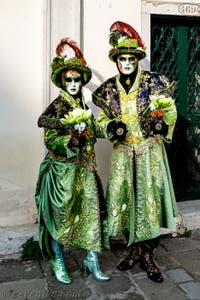 La parade des costumés du carnaval de Venise 2026 devant l'église de San Zaccaria.