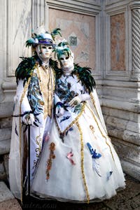 La parade des costumés du carnaval de Venise 2026 devant l'église de San Zaccaria.