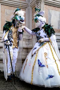 La parade des costumés du carnaval de Venise 2026 devant l'église de San Zaccaria.