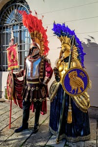 La parade des costumés du carnaval de Venise 2026 sur le Campo San Lorenzo.