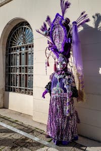 La parade des costumés du carnaval de Venise 2026 sur le Campo San Lorenzo.