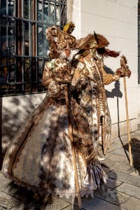 La parade des costumés du carnaval de Venise 2026 sur le Campo San Lorenzo.