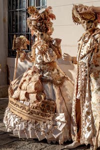 La parade des costumés du carnaval de Venise 2026 sur le Campo San Lorenzo.