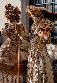 La parade des costumés du carnaval de Venise 2026 sur le Campo San Lorenzo.