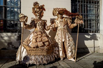La parade des costumés du carnaval de Venise 2026 sur le Campo San Lorenzo.