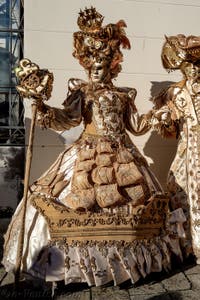 La parade des costumés du carnaval de Venise 2026 sur le Campo San Lorenzo.