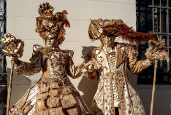 La parade des costumés du carnaval de Venise 2026 sur le Campo San Lorenzo.