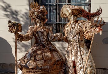La parade des costumés du carnaval de Venise 2026 sur le Campo San Lorenzo.