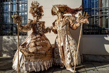 La parade des costumés du carnaval de Venise 2026 sur le Campo San Lorenzo.