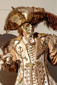 La parade des costumés du carnaval de Venise 2026 sur le Campo San Lorenzo.