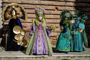 La parade des costumés du carnaval de Venise 2026 sur le Campo San Lorenzo.