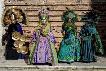 La parade des costumés du carnaval de Venise 2026 sur le Campo San Lorenzo.