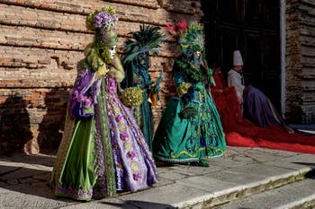 La parade des costumés du carnaval de Venise 2026 sur le Campo San Lorenzo.