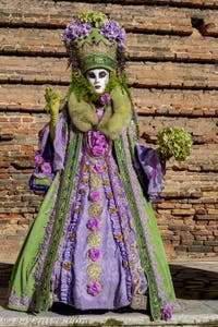 La parade des costumés du carnaval de Venise 2026 sur le Campo San Lorenzo.